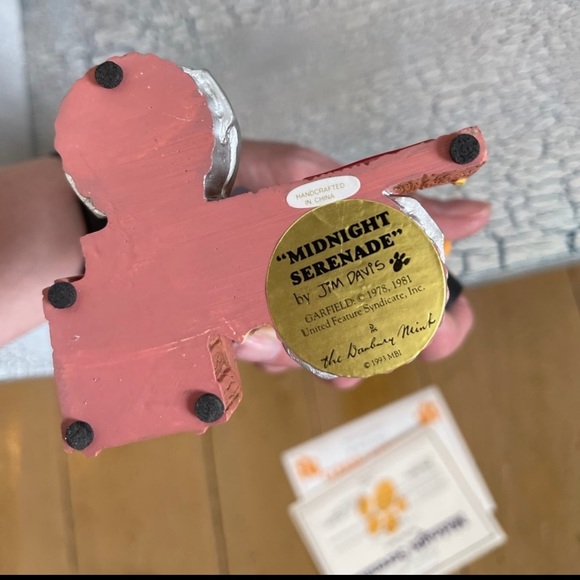 SOLD Garfield porcelain figurine - Picture 2 of 2